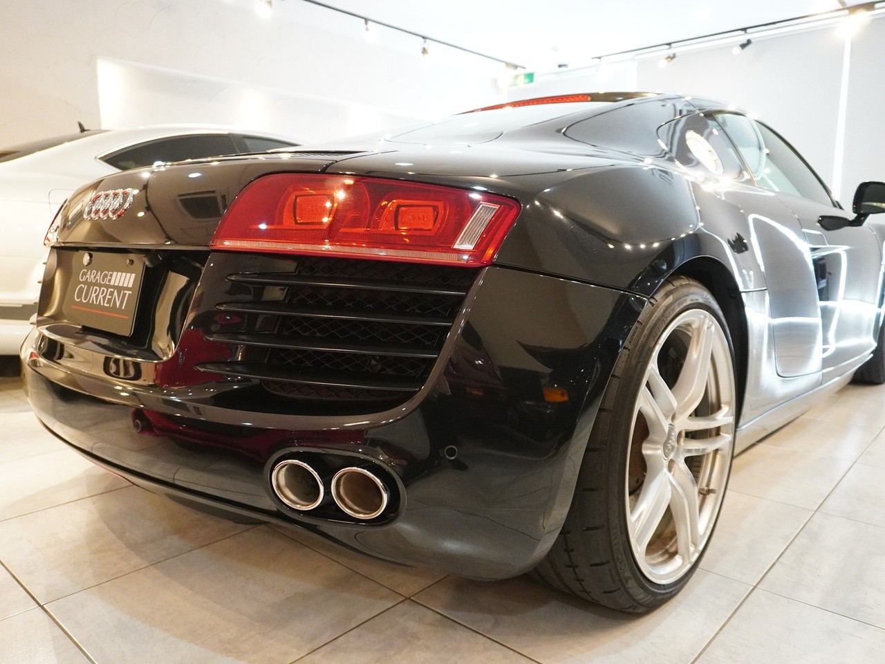 アウディ　R8