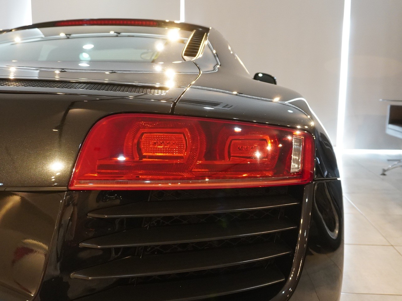 アウディ　R8
