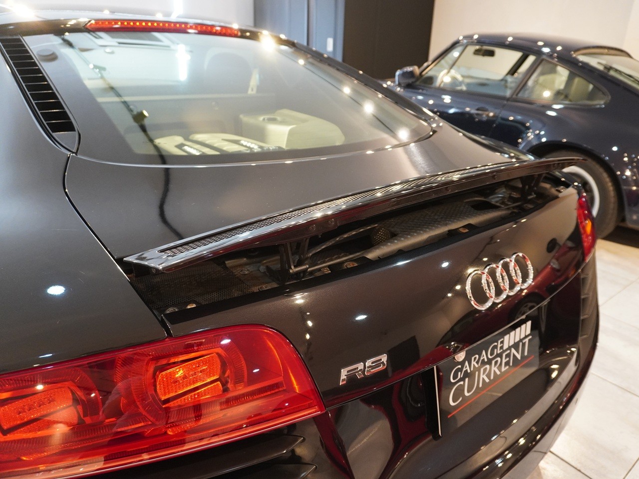 アウディ　R8