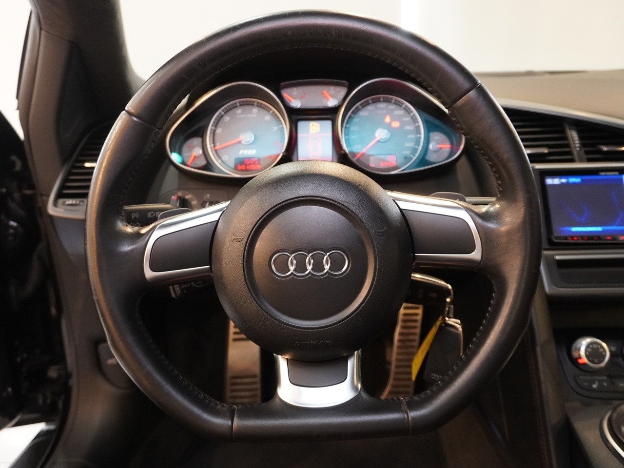 アウディ　R8