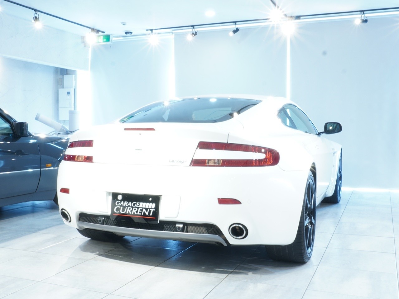 アストンマーティン　V8