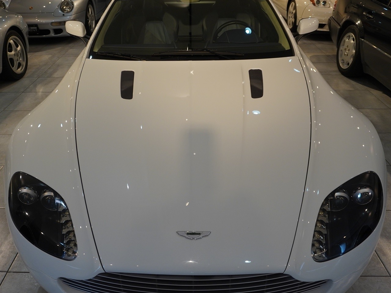 アストンマーティン　V8