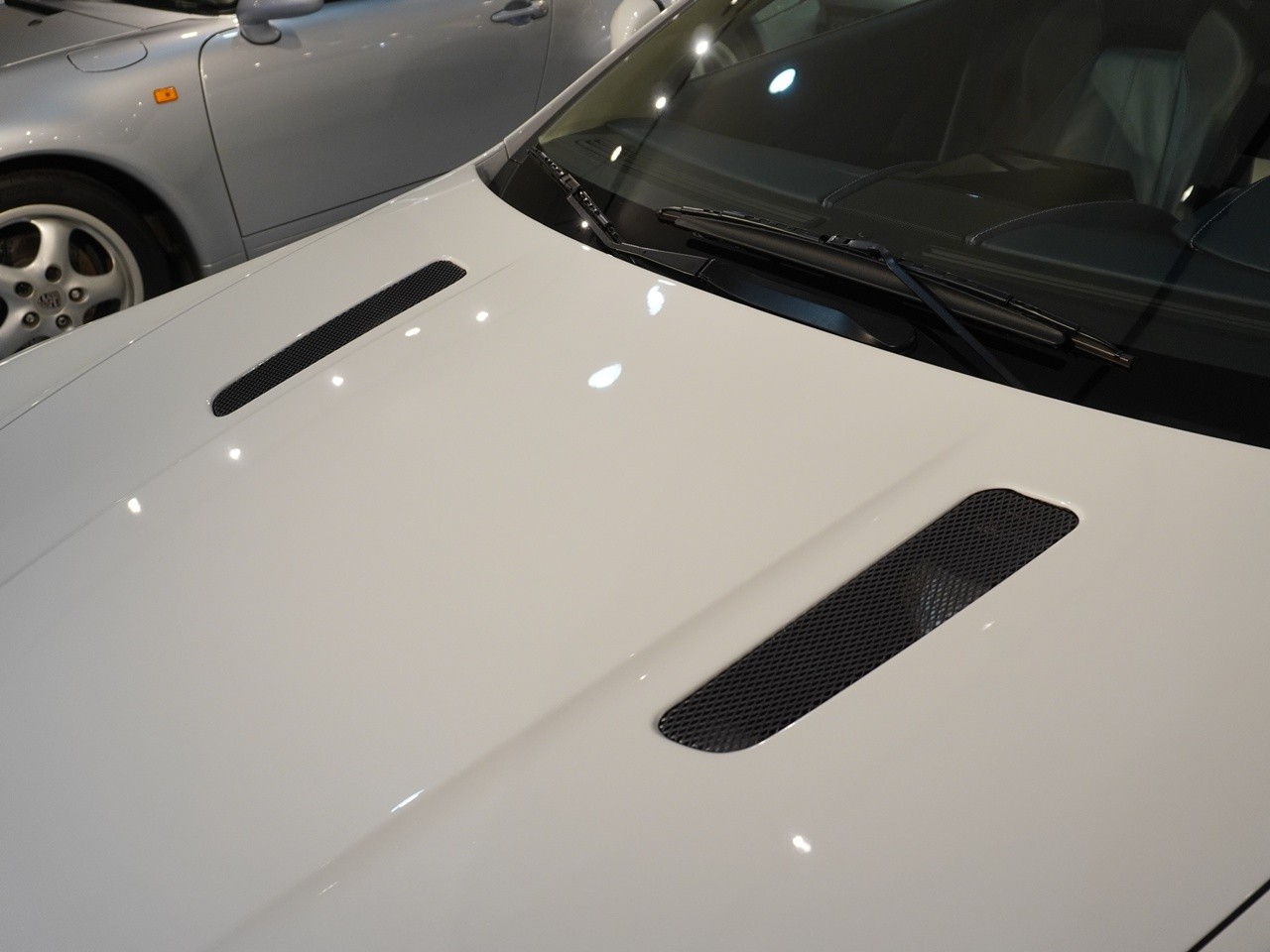 アストンマーティン　V8