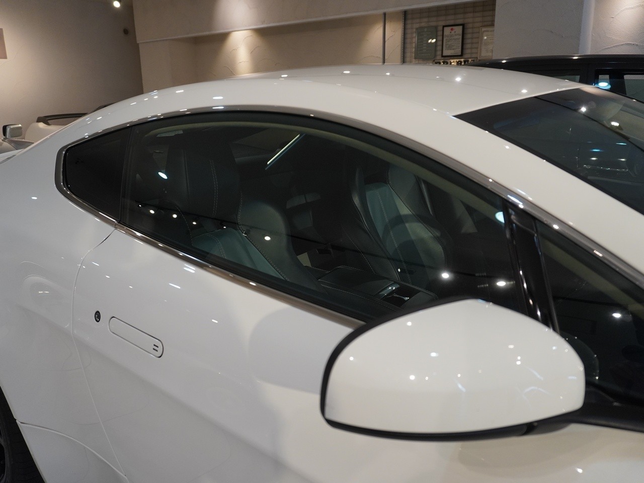 アストンマーティン　V8