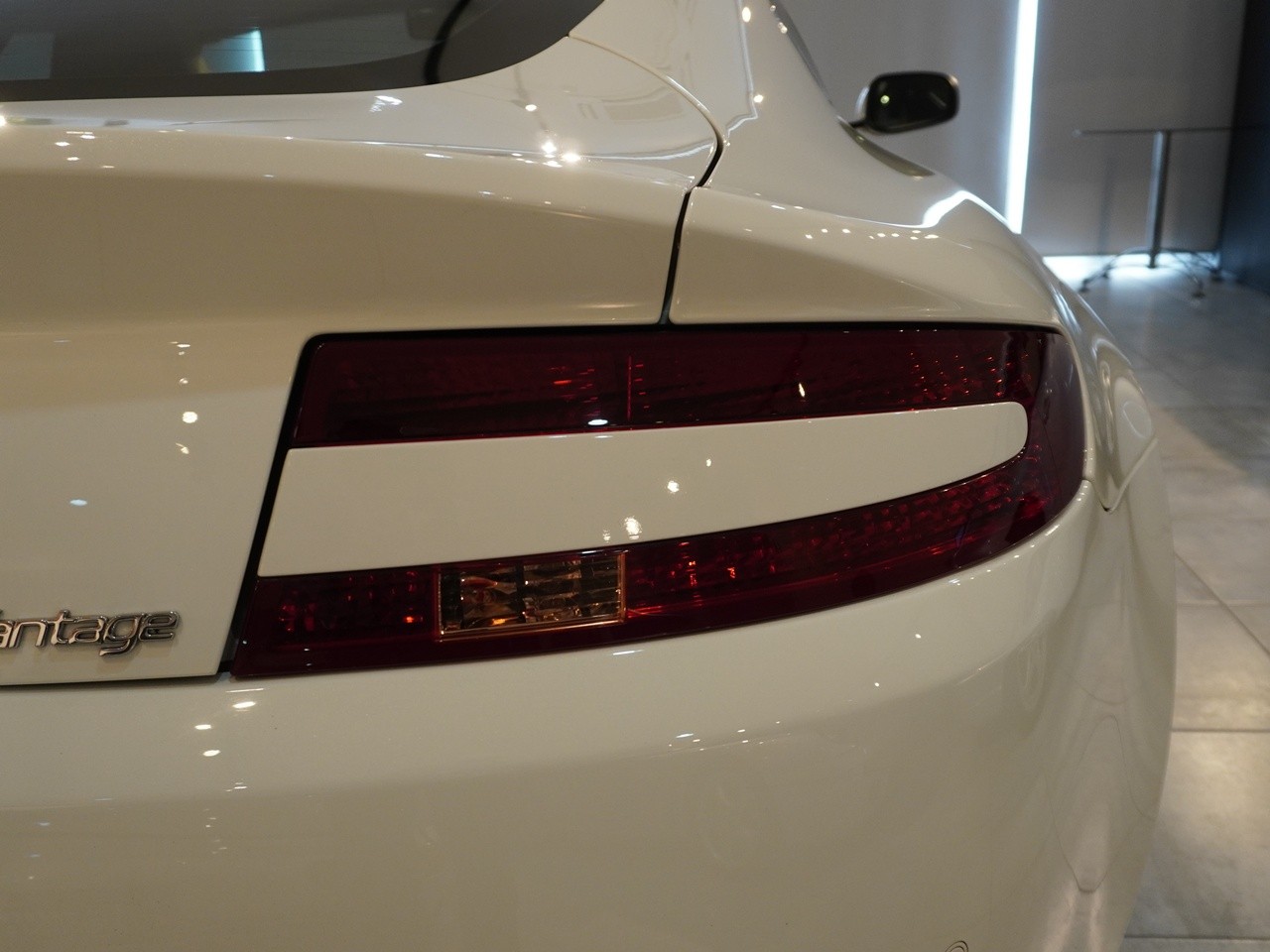 アストンマーティン　V8