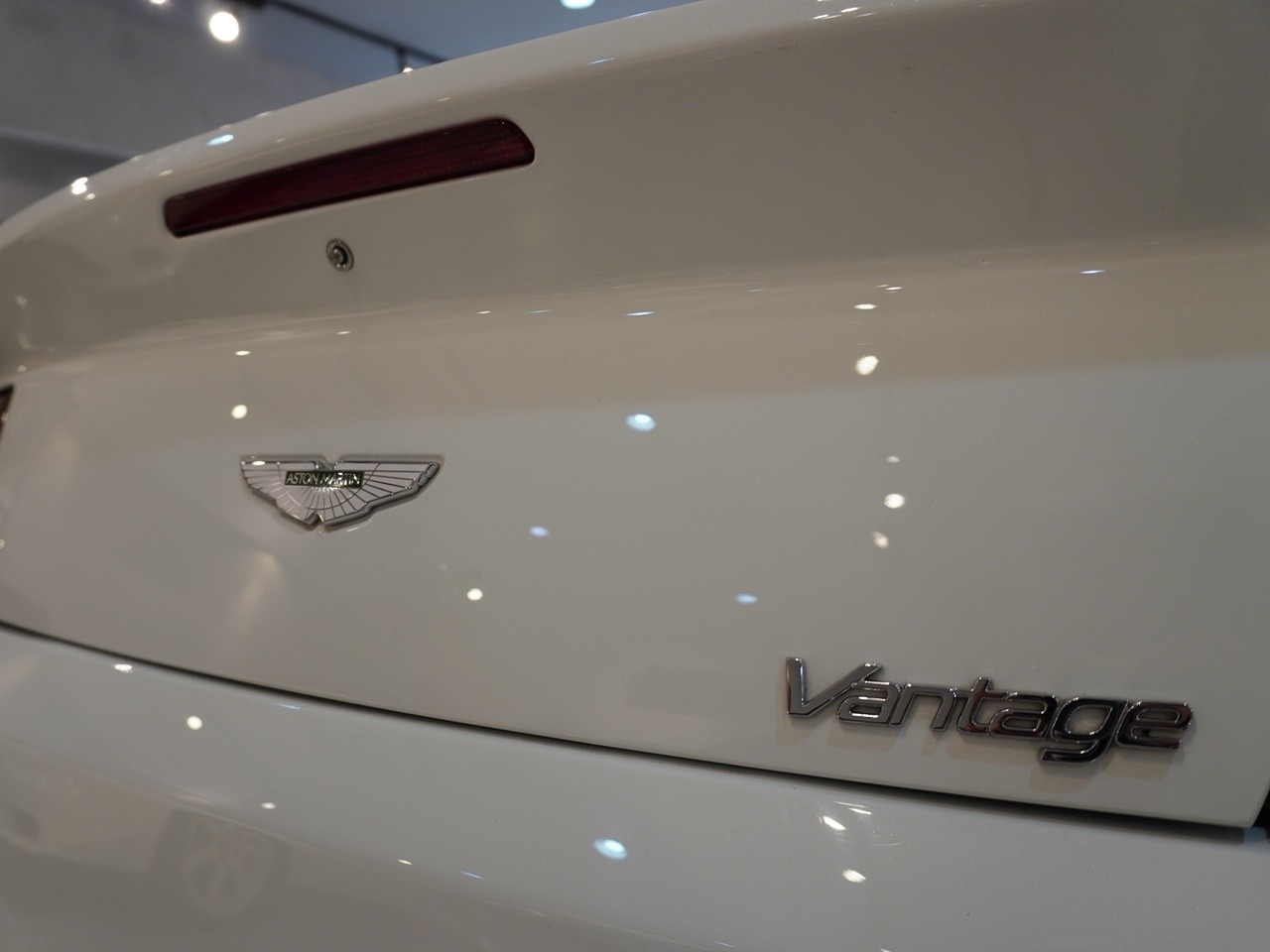 アストンマーティン　V8