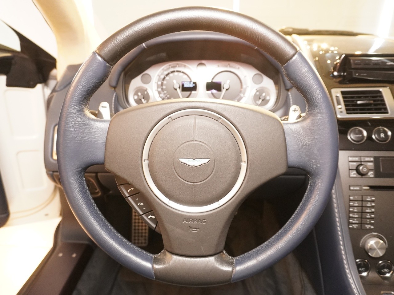 アストンマーティン　V8