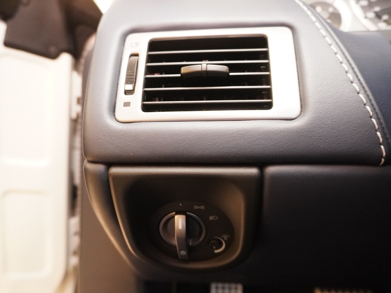 アストンマーティン　V8