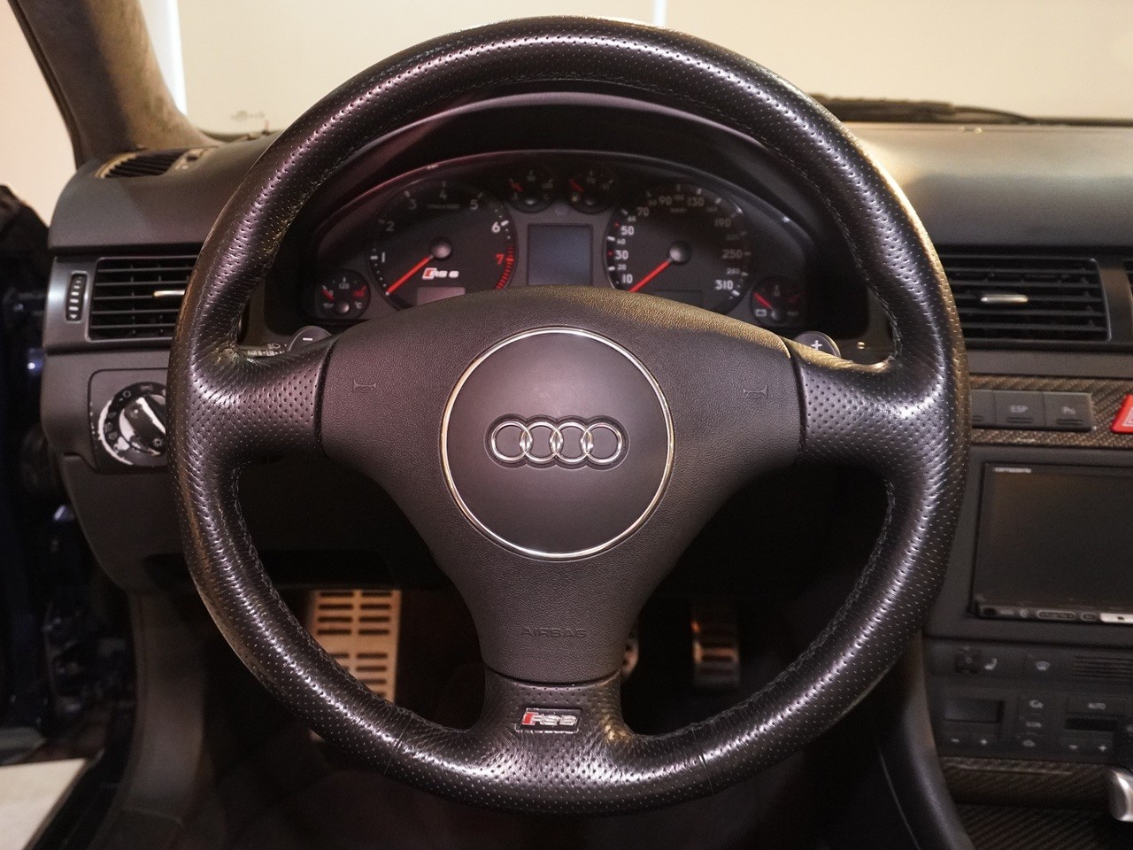 アウディ　RS6アバント