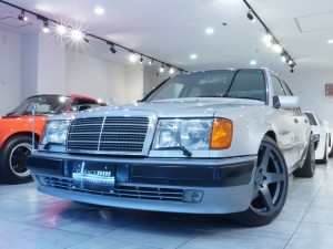 ミディアムクラス500E(W124)　前期最終　サンルーフレス　6.9万km　ヤナセもの　ブリリアントシルバー/黒革　記録簿20枚以上！ 5スポークBELANG18AW　92年10月製造　過去販売車輌